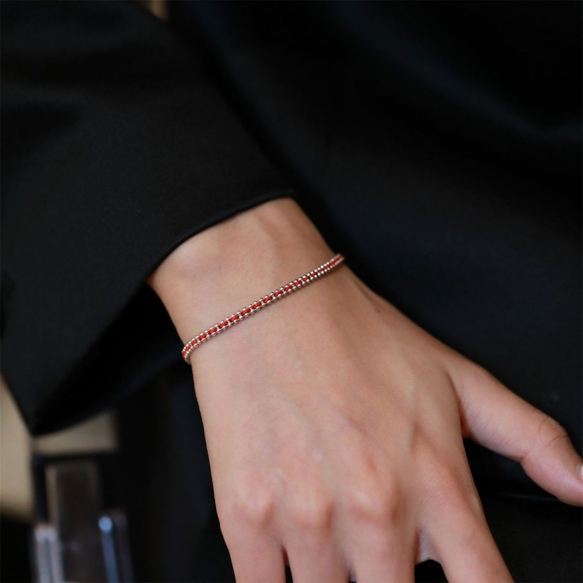 boho rotfadenarmband - glücksarmband mit goldener perle für damen, handgefertigtes minimalistisches design, verstellbarer karabinerverschluss, perfekt für den alltag & besondere anlässe