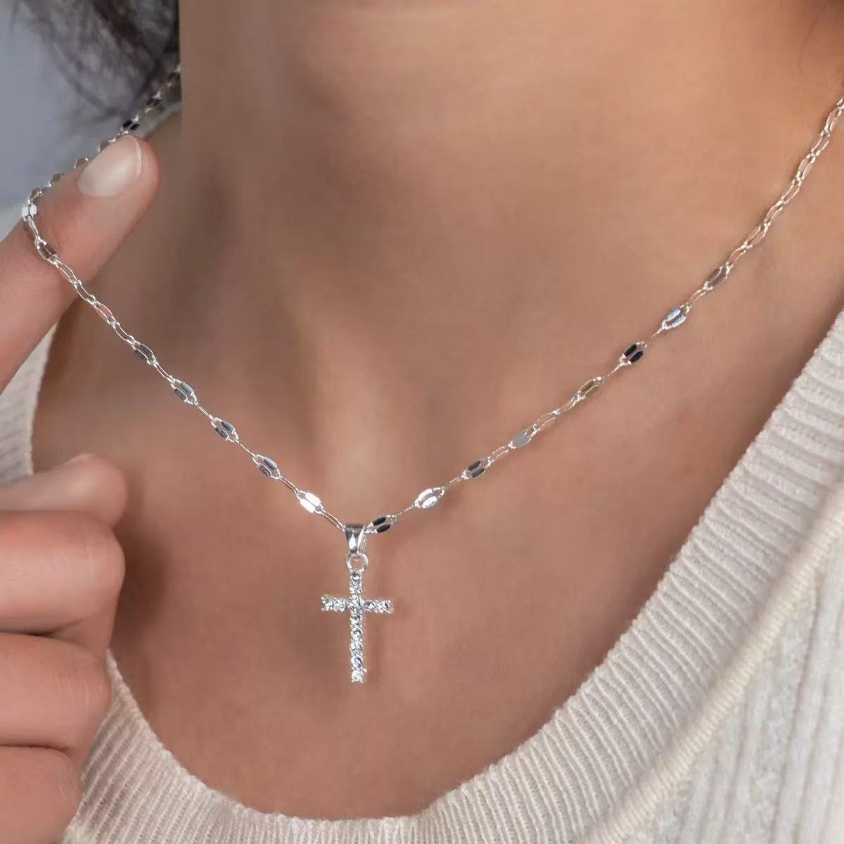 iced out cross necklace for women silver hip hop pendant choker micro pavé cubic zirconia cross rhinestone necklace y2k gothic punk rock clavicle lip chain streetwear light luxury sparkling jewelry gift 15.7 inches
