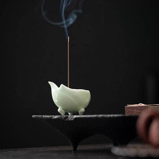 Charming Lotus Incense Holder – Unique Three - Legged Design, Elegant Home Decor - STAR8S