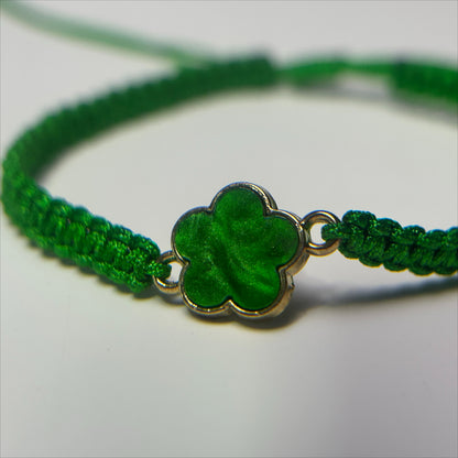 Lucky Five Leaf Clover Wish Bracelet for Women Teen Girls Emerald Green Adjustable Hand Woven String Bracelet Extra Fortune Blessing Jewelry Gift with Card