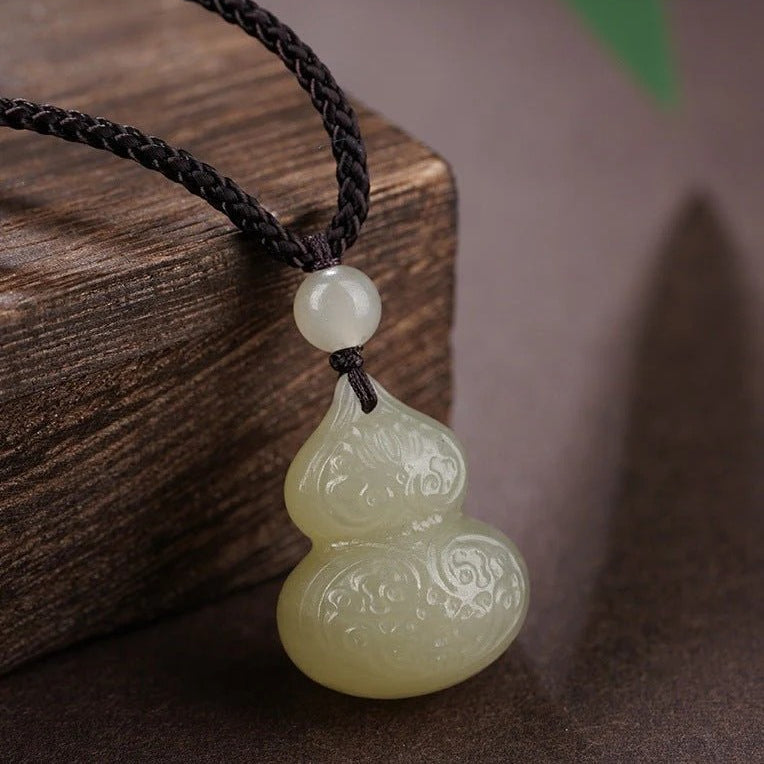 jade gourd pendant necklace