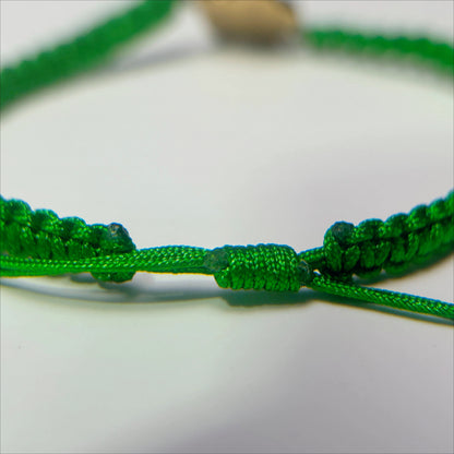 Lucky Five Leaf Clover Wish Bracelet for Women Teen Girls Emerald Green Adjustable Hand Woven String Bracelet Extra Fortune Blessing Jewelry Gift with Card