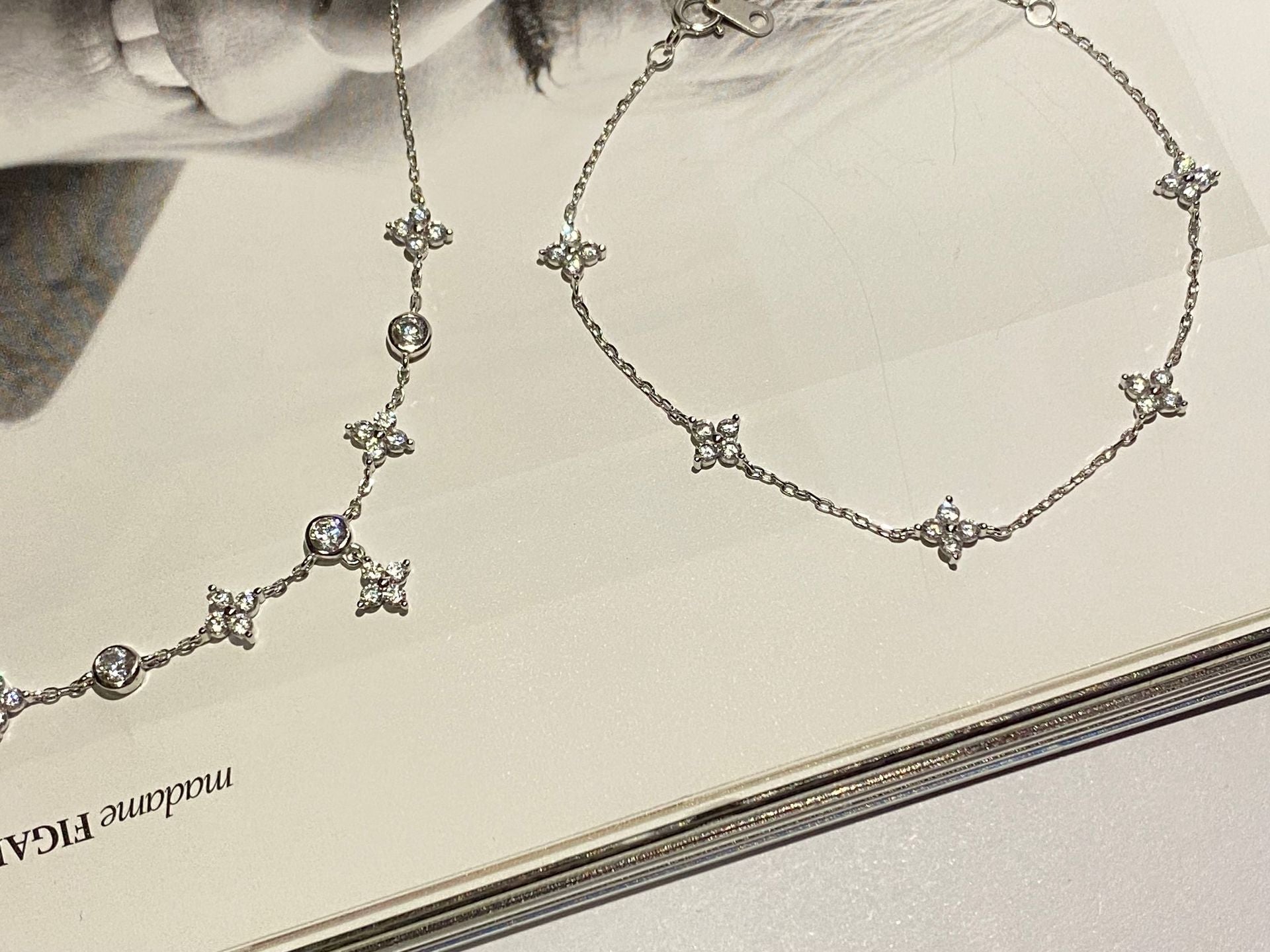 925 Silver Plated 18K Gold Clover Bracelet with Zircon Stones – Elegant, Simple & Luxury Design - STAR8S