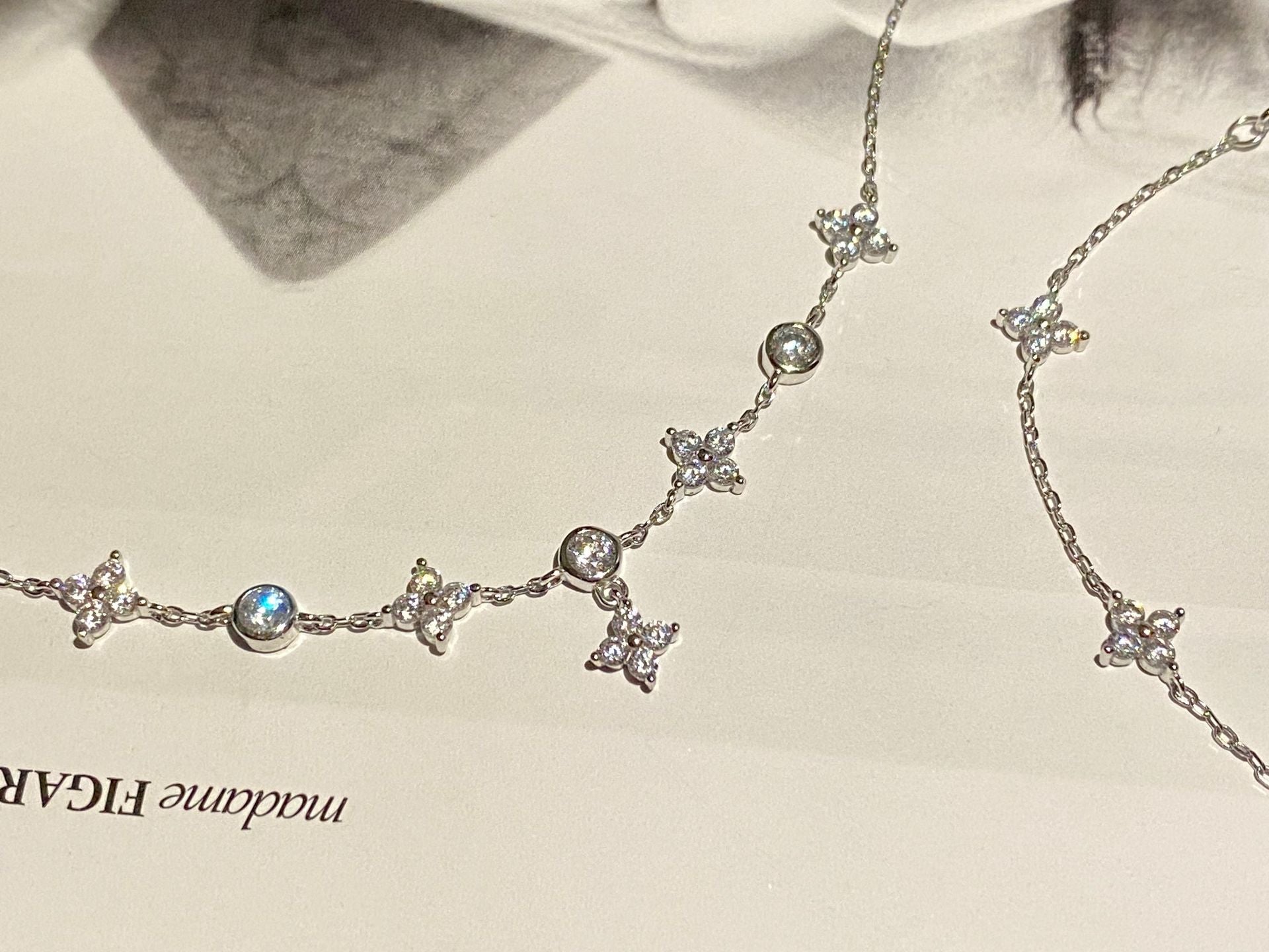 925 Silver Plated 18K Gold Clover Bracelet with Zircon Stones – Elegant, Simple & Luxury Design - STAR8S