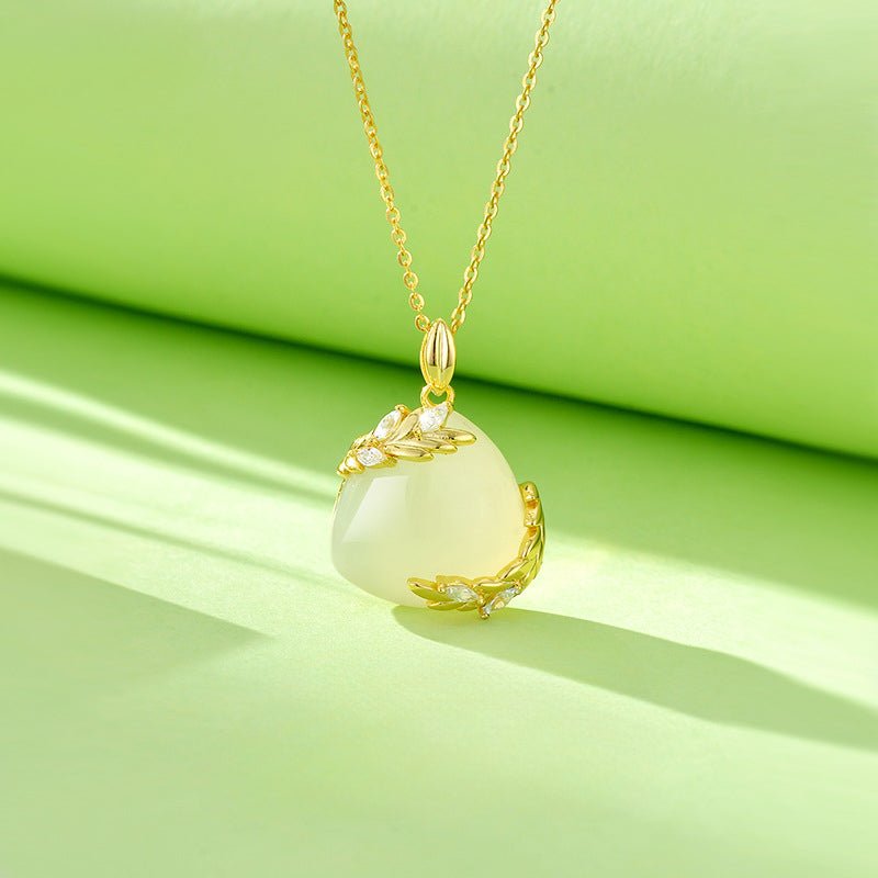 Attractive & Elegant Wheat Jade Necklace: Lucky Hetian Jade Elegant Collarbone | STAR8S