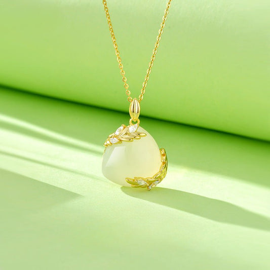 Attractive & Elegant Wheat Jade Necklace: Lucky Hetian Jade Elegant Collarbone | STAR8S