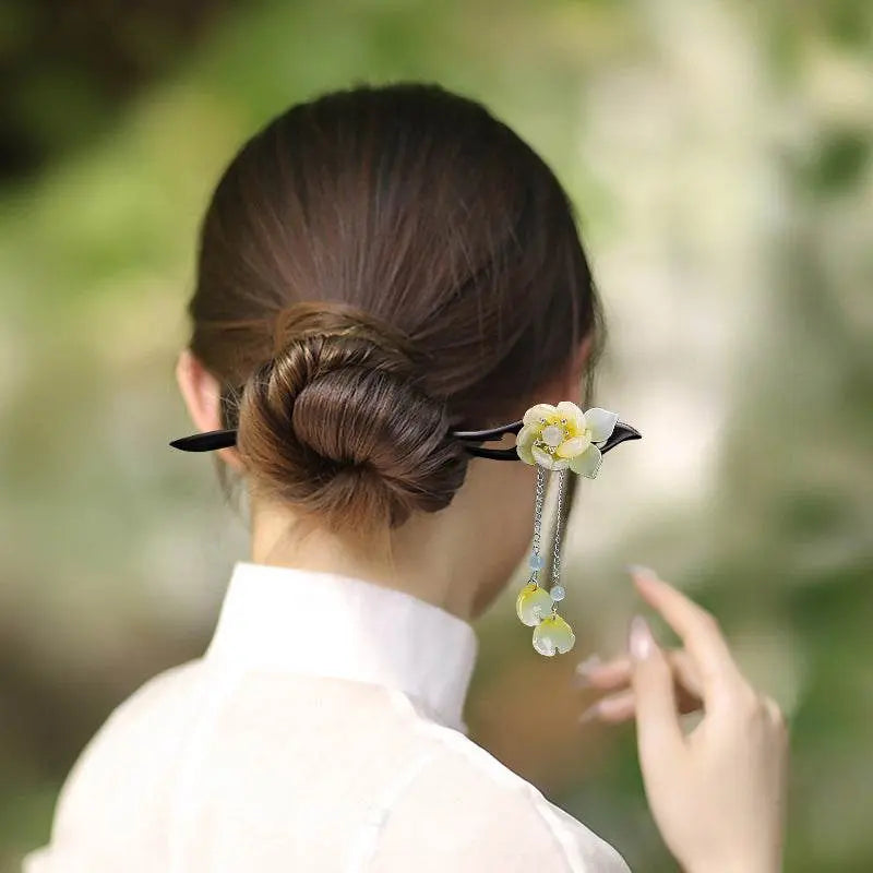 Black Sandalwood Vintage Tassel Hairpin for Hanfu Premium Bun Accessory - STAR8S