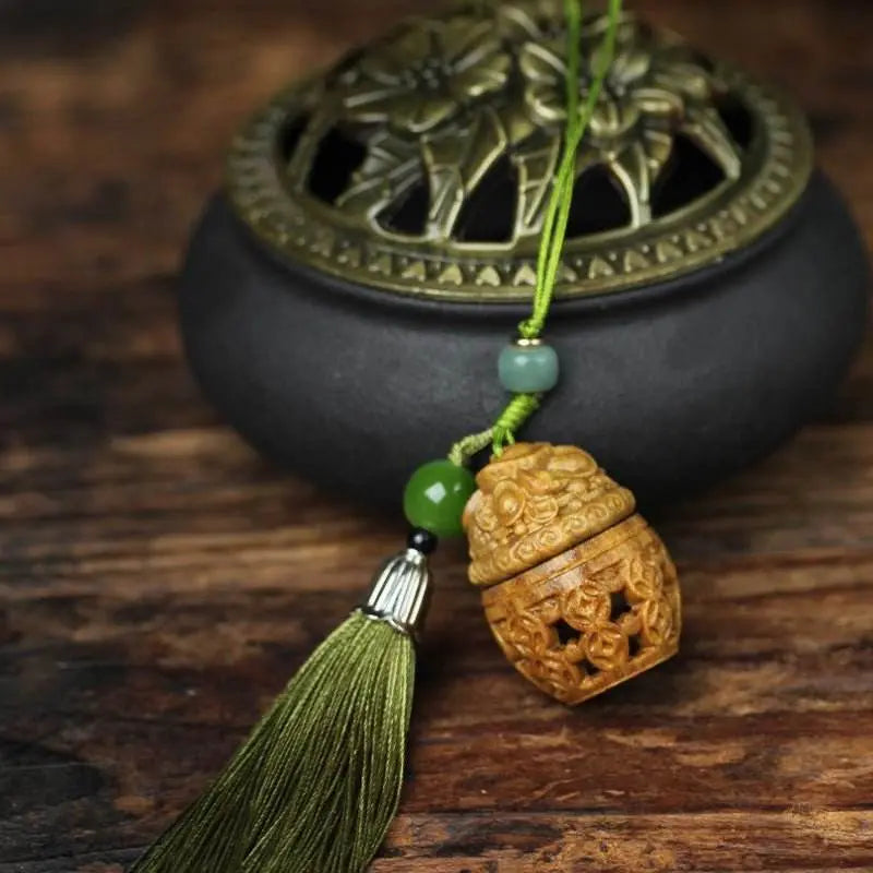 Green Sandalwood Multifunctional Diffuser Pendant - Aroma on the Go, Creative Chinese - style Item - STAR8S