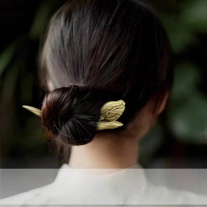Green Sandalwood Tulip Hairpin, Stylish for Hanfu & Daily Bun - STAR8S