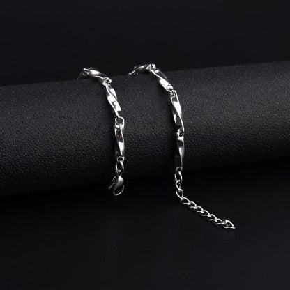 Titanium Steel Mobius Twisted Link Bracelet for Men Women Unisex Minimalist Silver Color Geometric Curb Chain Bracelet Hip Hop Streetwear Waterproof Fashion Jewelry