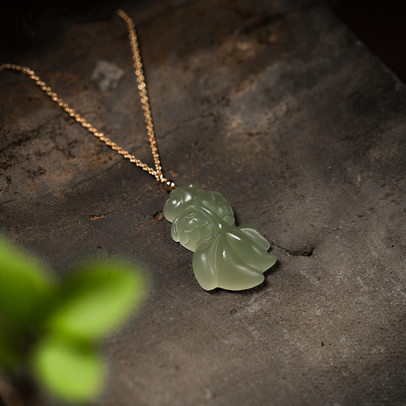 elegant hetian jade koi fish pendant necklace – prosperity and good fortune