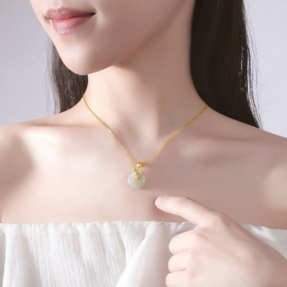 Unique Jade Necklace Jewelry: Rose Safety Disc Hetian Jade Collarbone Chain | STAR8S