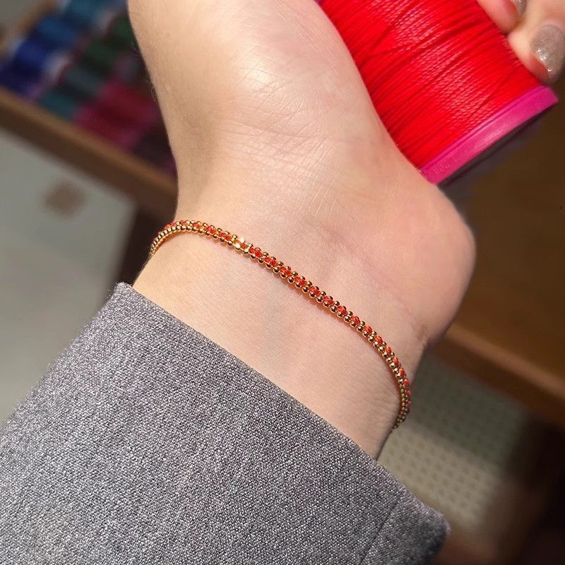 boho rotfadenarmband - glücksarmband mit goldener perle für damen, handgefertigtes minimalistisches design, verstellbarer karabinerverschluss, perfekt für den alltag & besondere anlässe