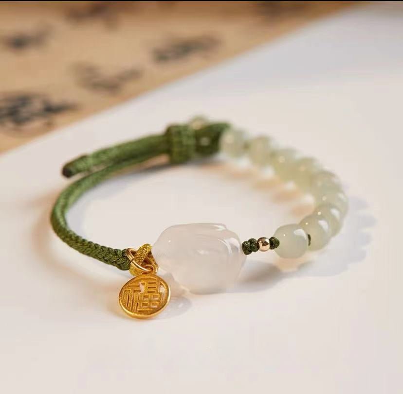Elegant Rabbit Bracelet: Hetian Jade Animal Year Gift | STAR8S