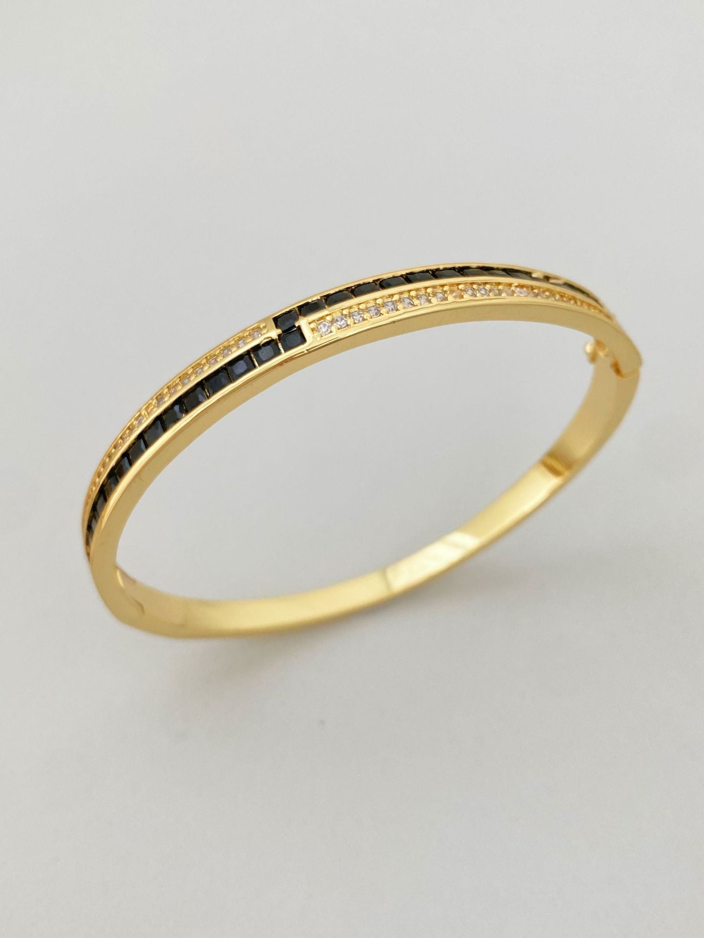 Elegant Zirconia - Plated Bracelet for Women – Fashionable 18K Gold Copper Bangle with Full Diamond - Like Stones - STAR8S