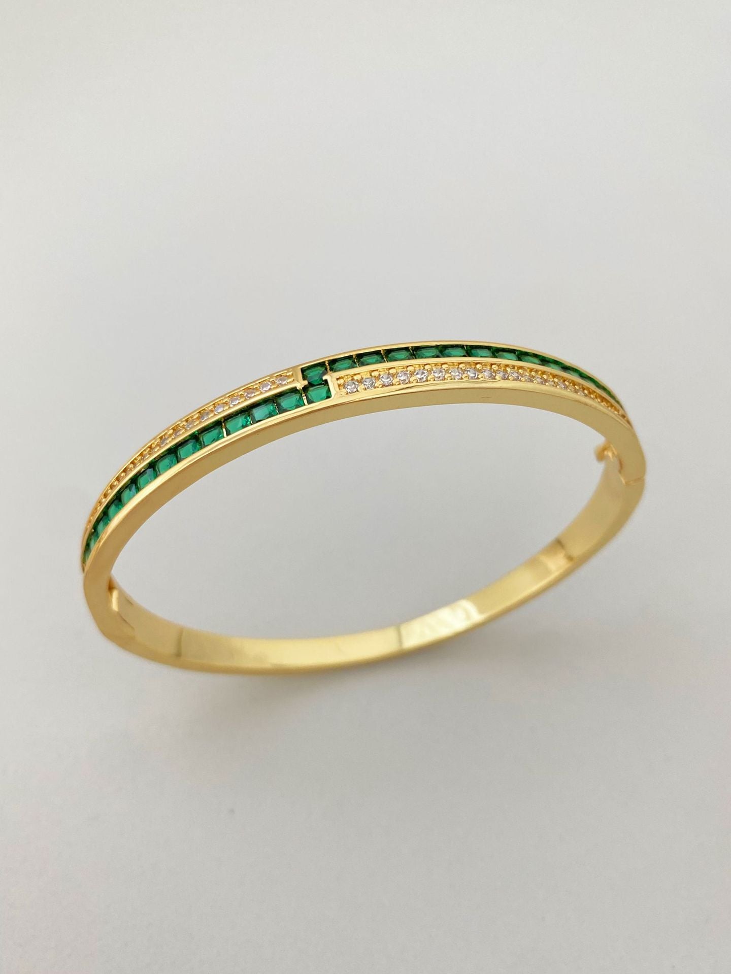 elegant zirconia - plated bracelet for women – fashionable 18k gold copper bangle with full diamond - like stones - star8s