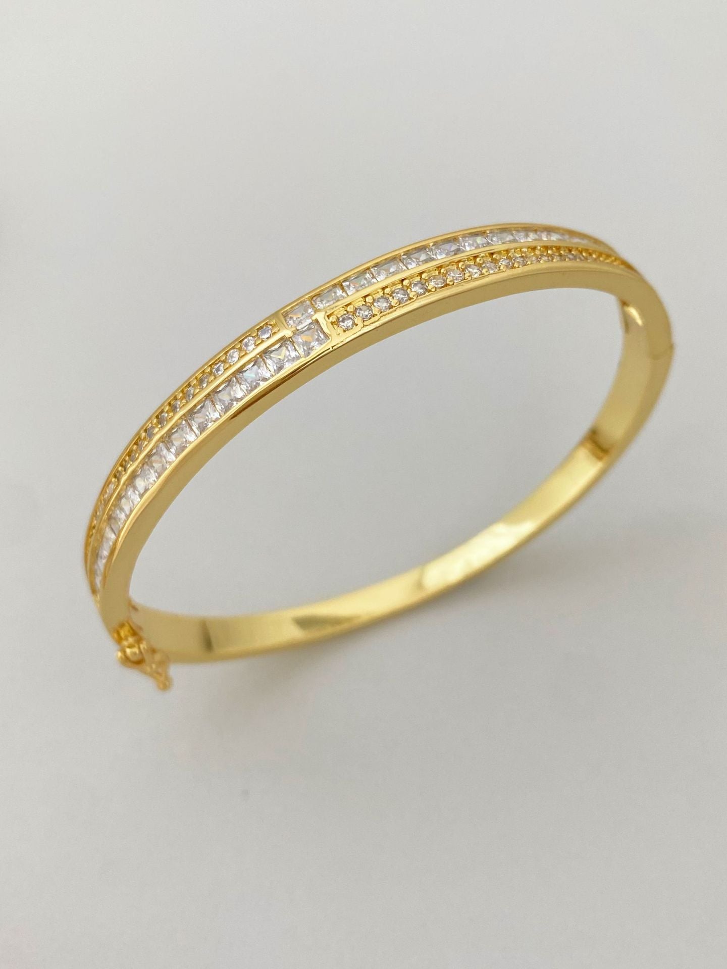 elegant zirconia - plated bracelet for women – fashionable 18k gold copper bangle with full diamond - like stones - star8s