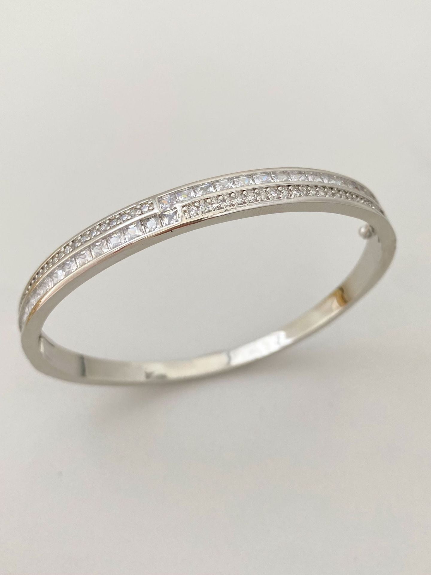 Elegant Zirconia - Plated Bracelet for Women – Fashionable 18K Gold Copper Bangle with Full Diamond - Like Stones - STAR8S