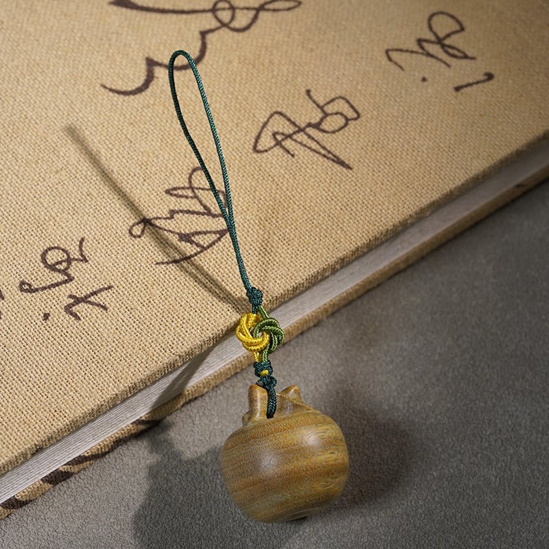 Hand - Carved Green Sandalwood Apple Keychain 🍏 Wooden Pendant with Leaf – Peace Amulet - STAR8S