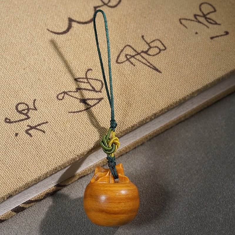 Hand - Carved Green Sandalwood Apple Keychain 🍏 Wooden Pendant with Leaf – Peace Amulet - STAR8S
