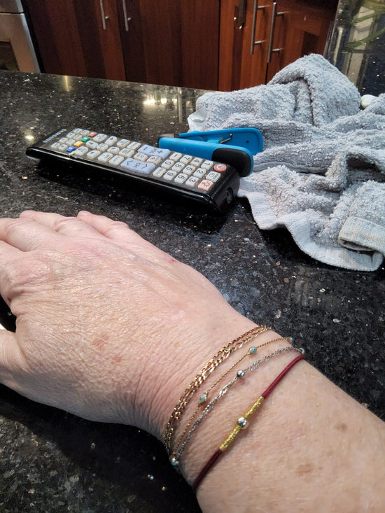 small  red string bracket five string