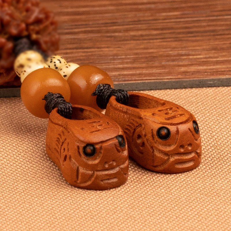 Wooden Tiger Head Shoes Keychain – Creative Car Keychain for Men and Women, Mobile Phone Charm, Unique Gift - STAR8S