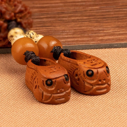 Wooden Tiger Head Shoes Keychain – Creative Car Keychain for Men and Women, Mobile Phone Charm, Unique Gift - STAR8S
