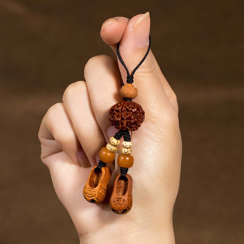 Wooden Tiger Head Shoes Keychain – Creative Car Keychain for Men and Women, Mobile Phone Charm, Unique Gift - STAR8S