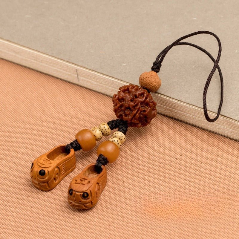 Wooden Tiger Head Shoes Keychain – Creative Car Keychain for Men and Women, Mobile Phone Charm, Unique Gift - STAR8S
